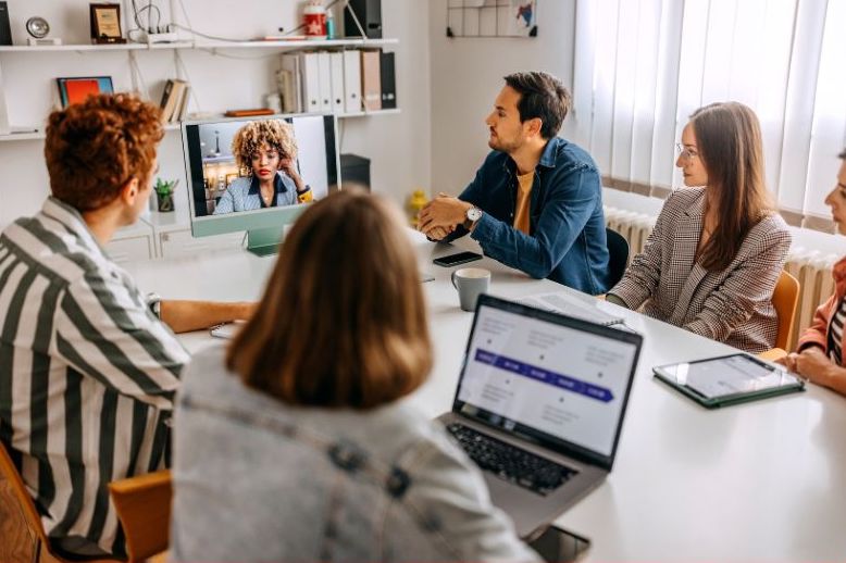 Professional learning English online through virtual ESL coaching